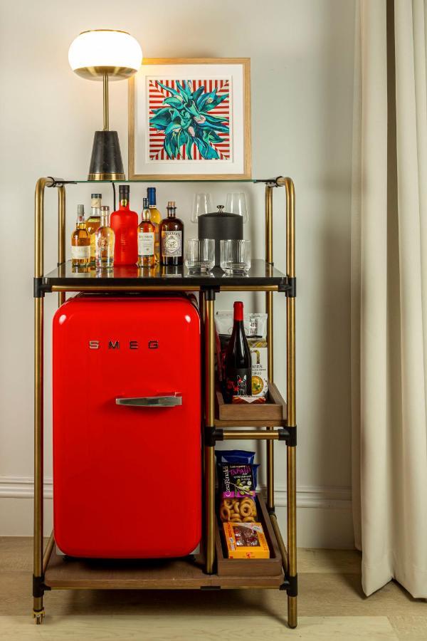 Virgin Hotels Единбург Екстериор снимка A bar cart with a refrigerator