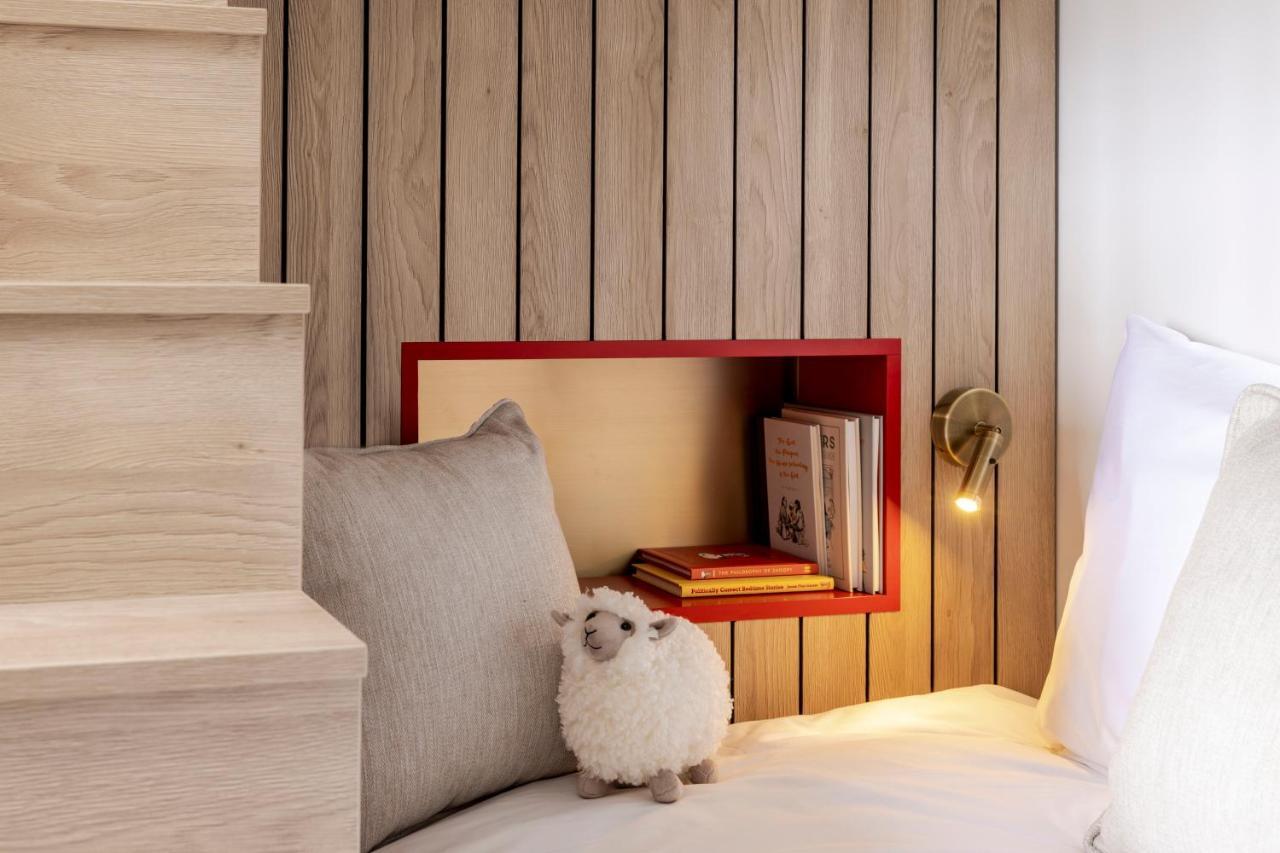 Virgin Hotels Единбург Екстериор снимка A white Bichon Frise