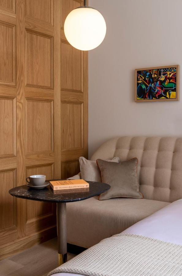 Virgin Hotels Единбург Екстериор снимка A sofa