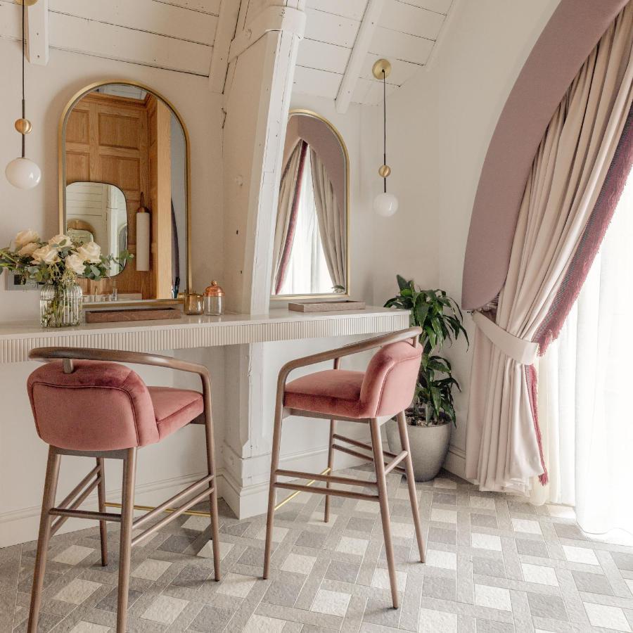 Virgin Hotels Единбург Екстериор снимка Interior of a salon