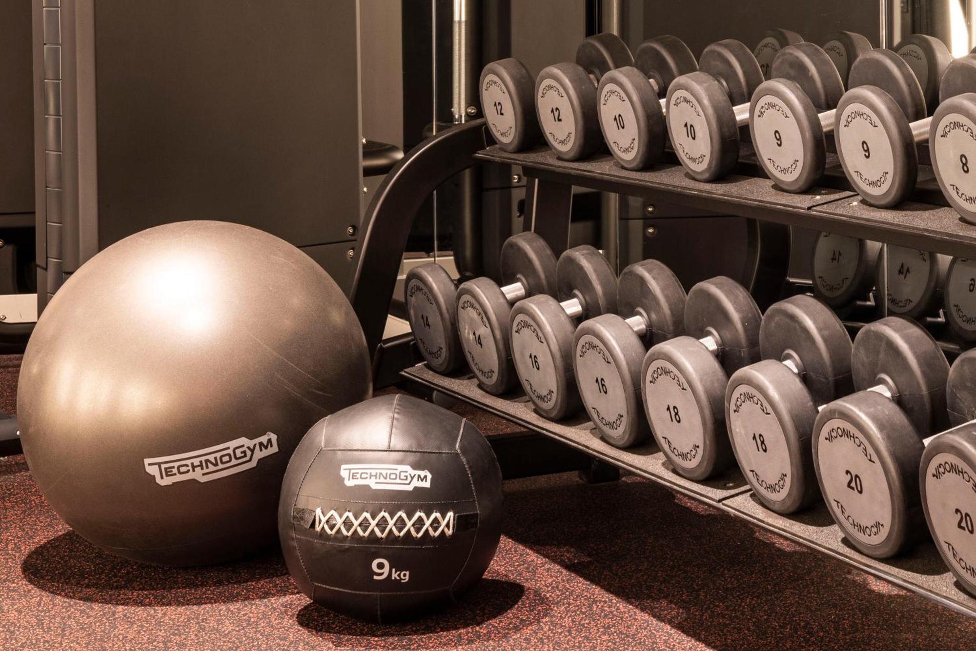 Virgin Hotels Единбург Екстериор снимка Dumbbells and exercise balls